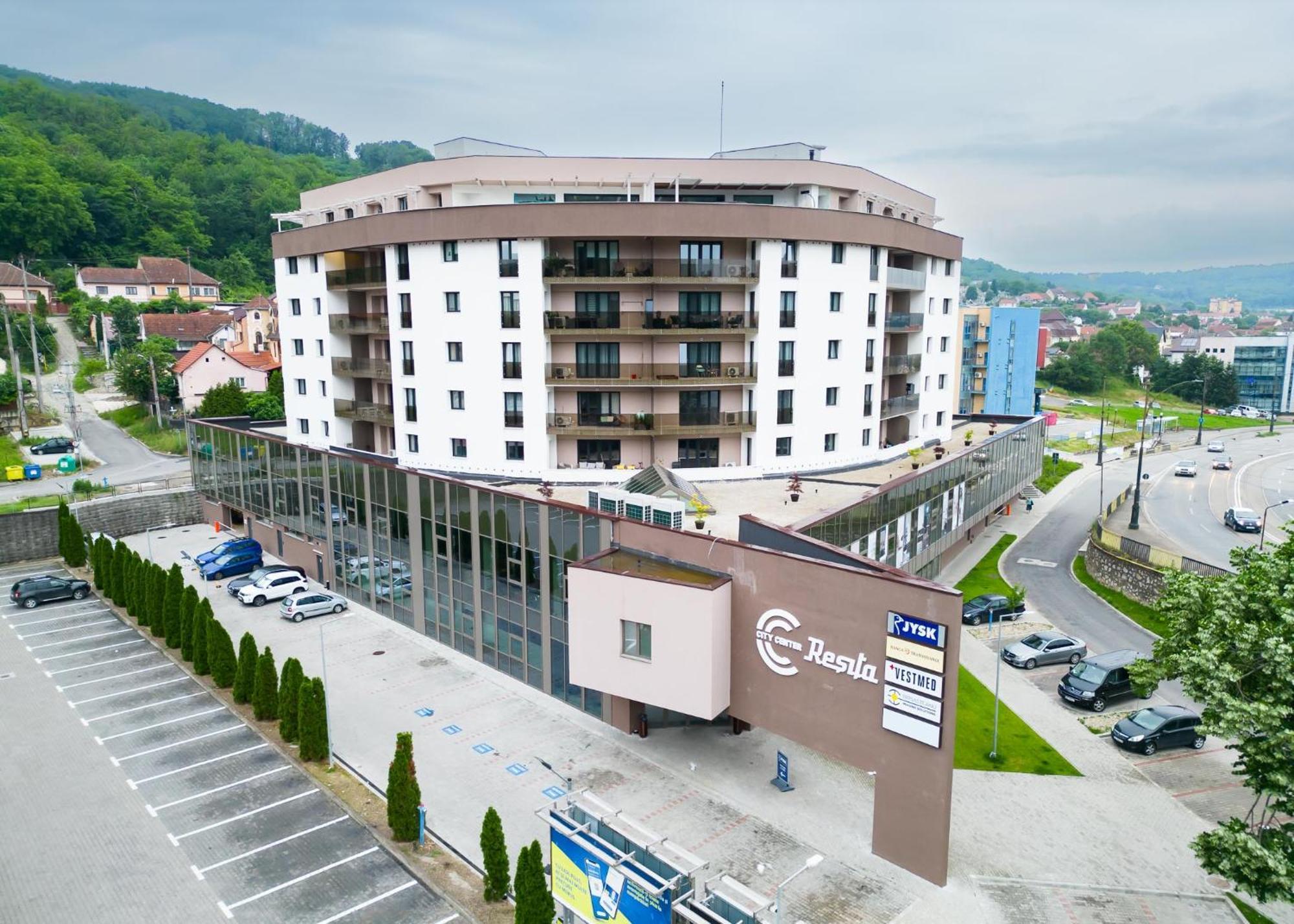City Center Accommodation - 108 Решіца Екстер'єр фото